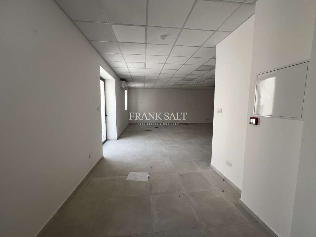 125m² Office in Sliema, Malta No. 13024