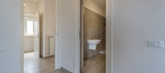 Apartamento de 3 divisões em Ciampino, Italy N.º 33632 8