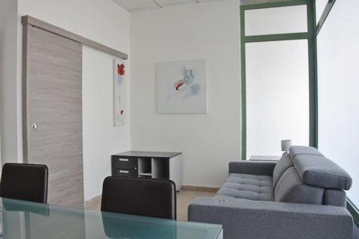 20m² Office in Tours, France No. 18506