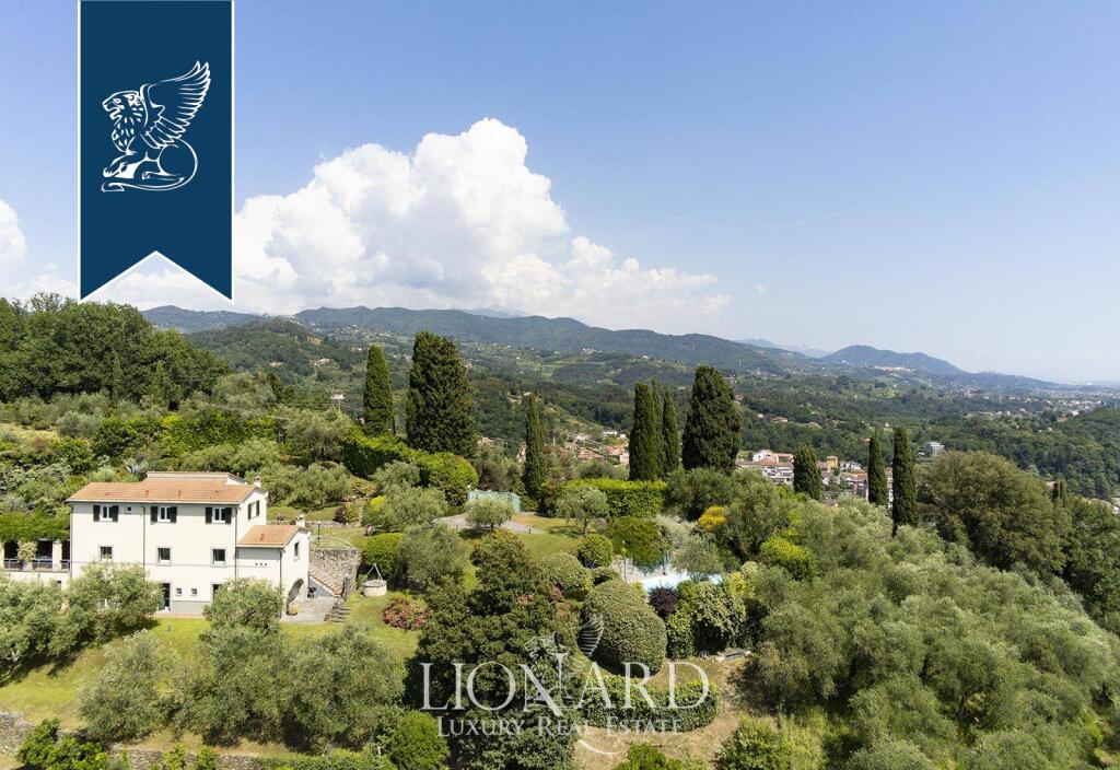 4 bedrooms Villa in Sarzana, Italy No. 316547