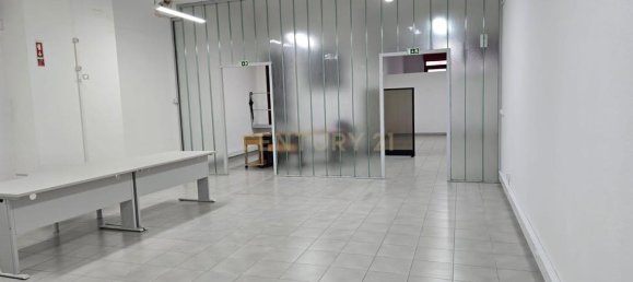 148m² Commercial property in Vila Franca de Xira, Portugal No. 236216 7