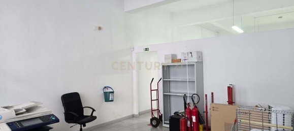 148m² Commercial property in Vila Franca de Xira, Portugal No. 236216 9