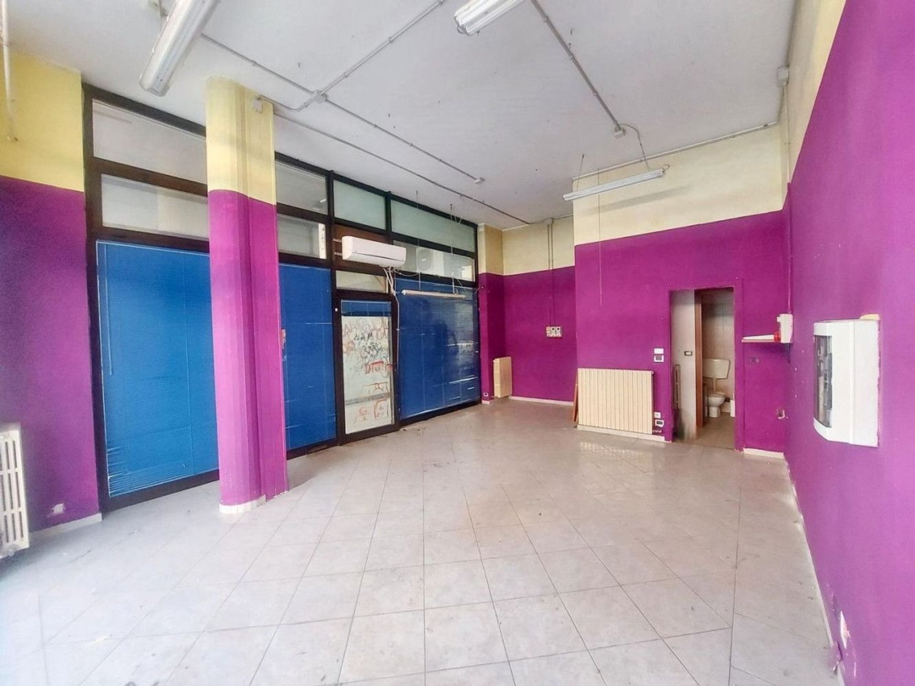 Gewerbliche Immobilie in Grugliasco, Italy 39m², Nr. 371471