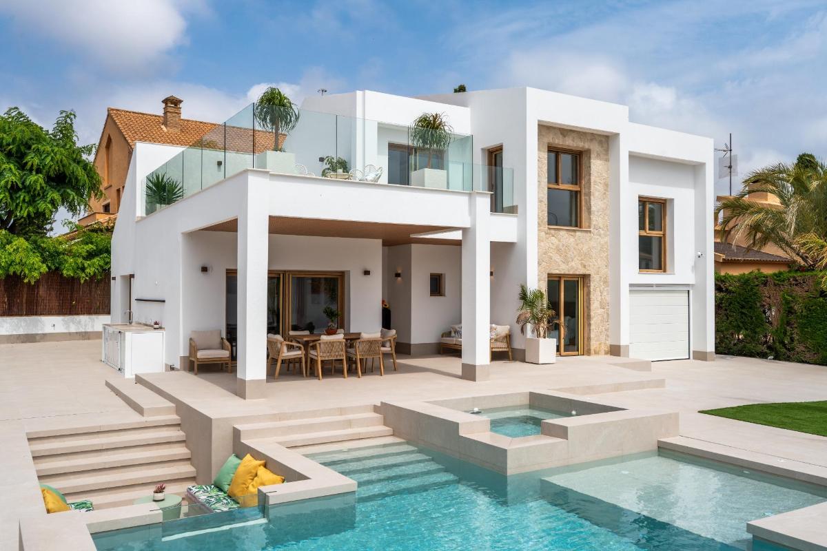 4 bedrooms Villa in Alicante, Spain No. 291165