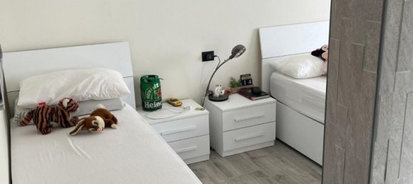 5-salle Appartement à Carrara, Italy No. 193000 8