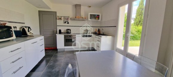 Дом с 5 спальнями в Жуэ-ле-Тур, Франция № 61861 3