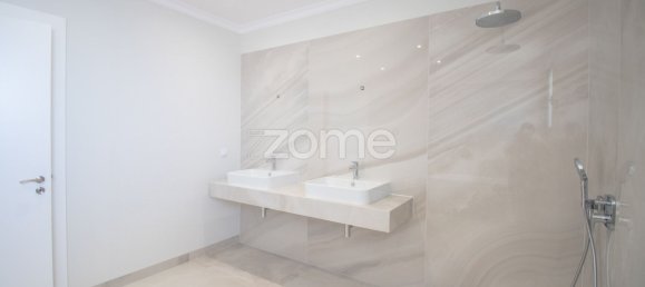 Дом с 3 спальнями в Фуншал, Португалия № 94310 12