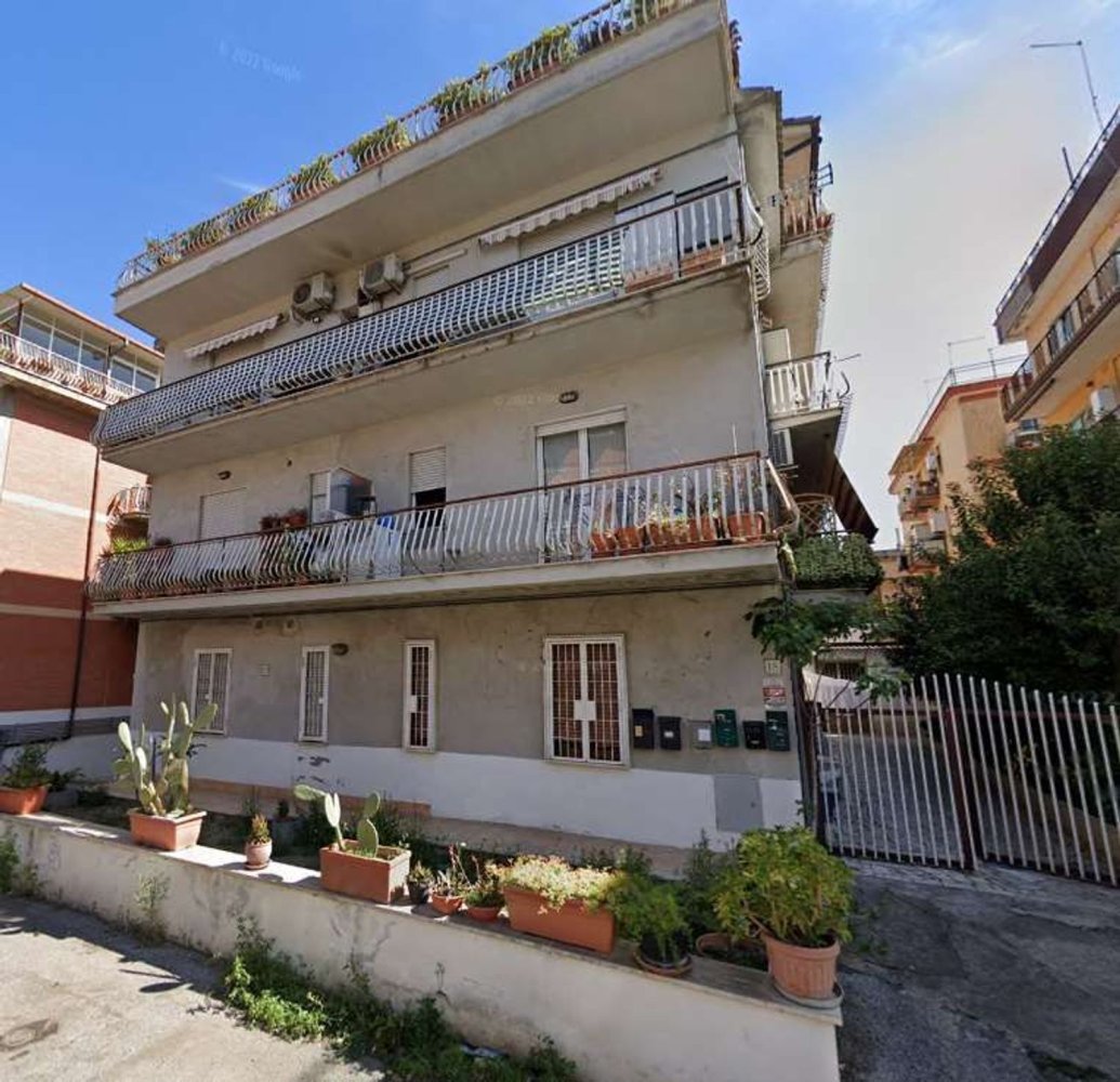 4 rooms Apartment in Rome, Italy No. 12885