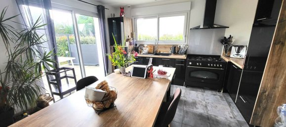 3 bedrooms House in Mayenne, France No. 357848 2