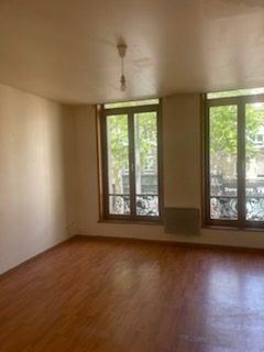  بناية في Calais, France 250متر مربع رقم 89921