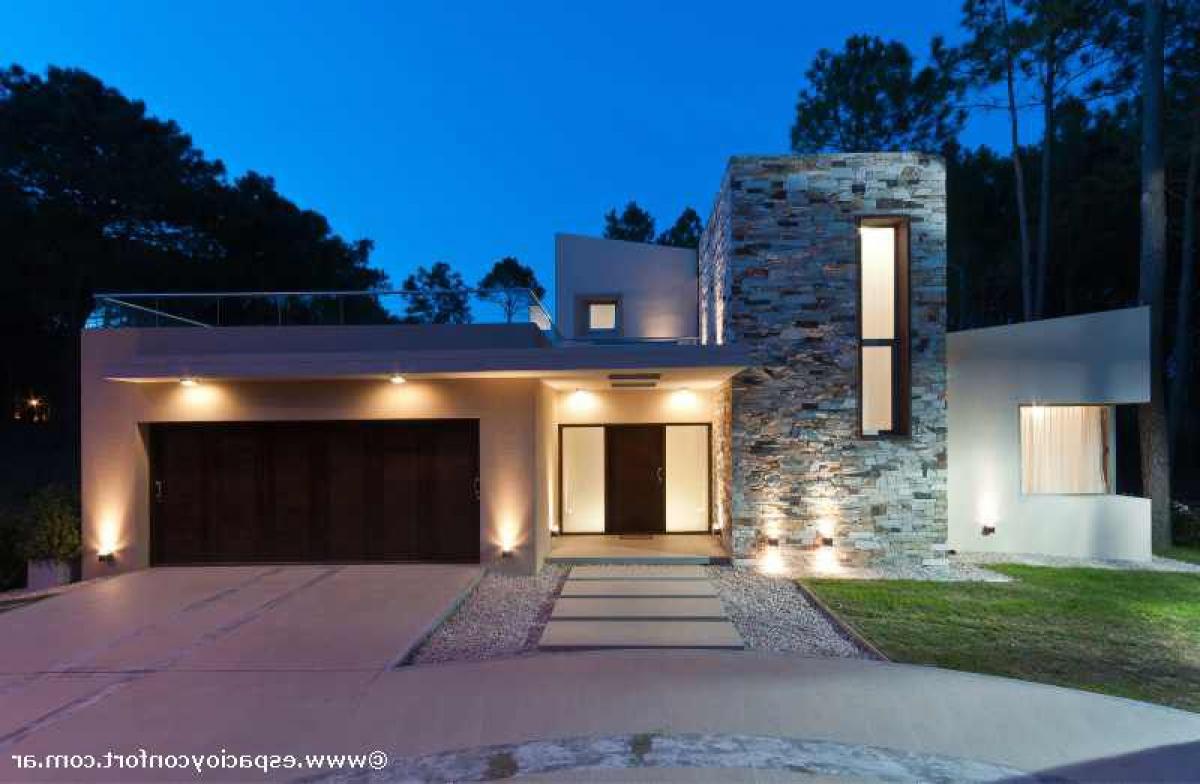 4 bedrooms House in Mar del Plata, Argentina No. 67191