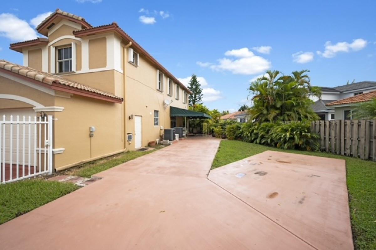 3 bedrooms Villa for sale in Miami, Miami-Dade, Florida, USA № 613424