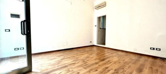 25m² Commercial property in Florence, Italy No. 62877 16