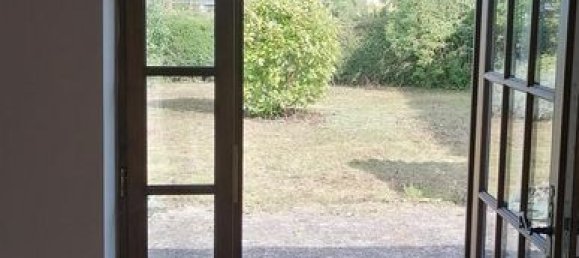 3 Schlafzimmer Haus in Neuvy-le-Roi, France, Nr. 63244 9