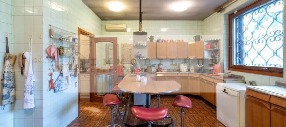 7 bedrooms Villa in Carate Brianza, Italy No. 314348 10