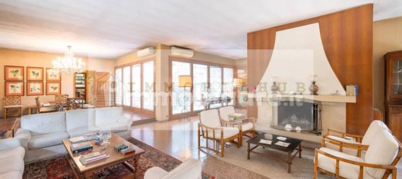 7 bedrooms Villa in Carate Brianza, Italy No. 314348 2