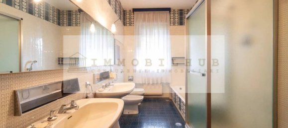 7 bedrooms Villa in Carate Brianza, Italy No. 314348 22