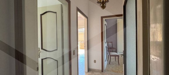 4-salle Appartement à Avezzano, Italy No. 32811 23