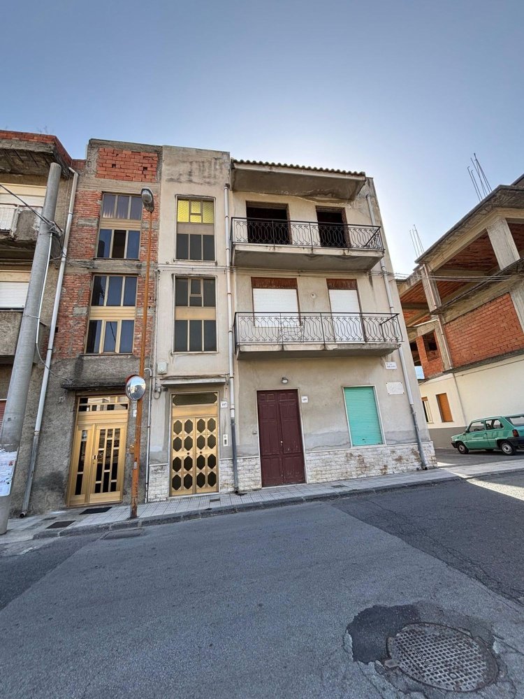 5 bedrooms Apartment in Barcellona Pozzo di Gotto, Italy No. 322536