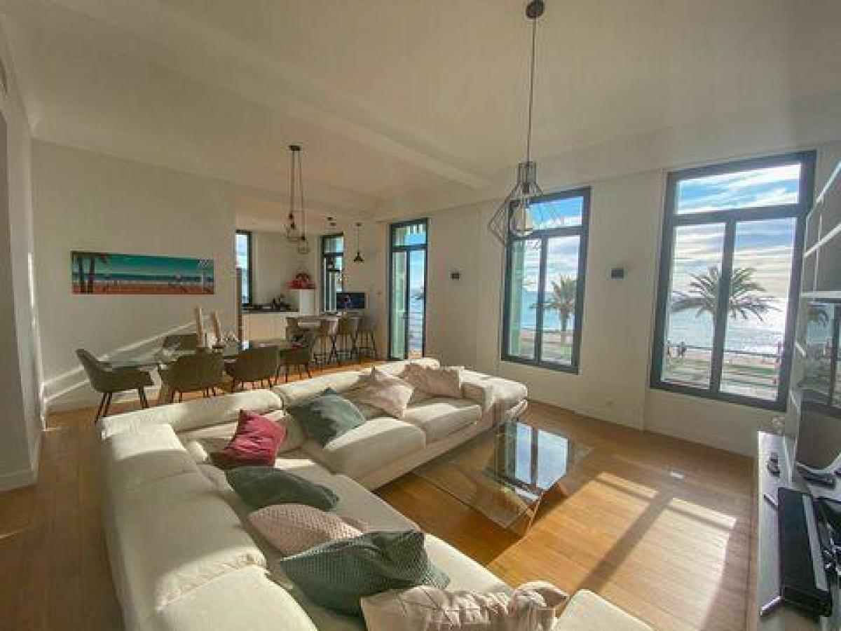 3 bedrooms Condo in Nice, France No. 3490