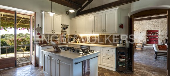 6 bedrooms House in Modica, Italy No. 131948 8