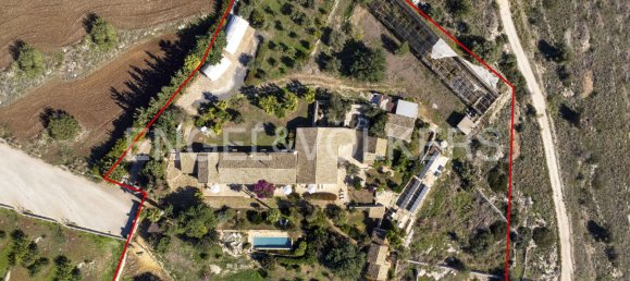 6 bedrooms House in Modica, Italy No. 131948 3