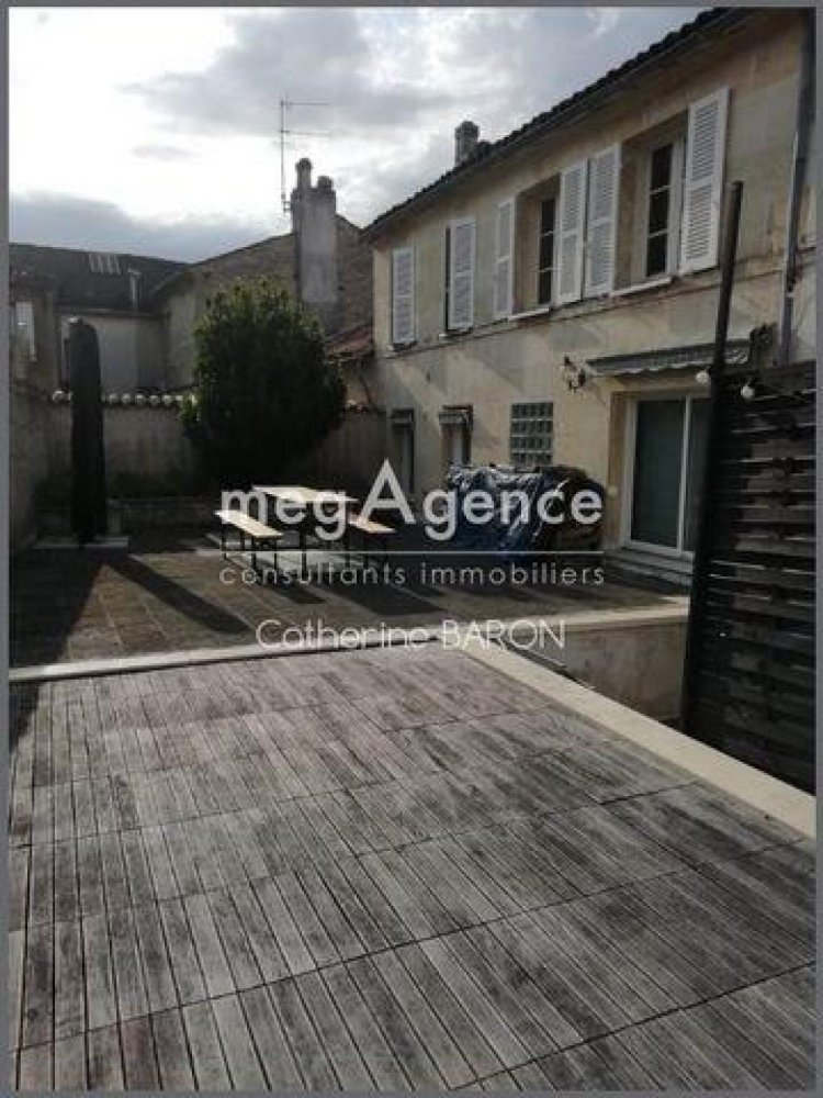 Loja T4 em Cognac, France N.º 20645