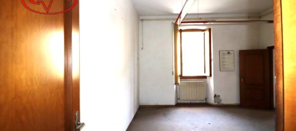 5 rooms Apartment in Montevarchi, Italy No. 224578 6