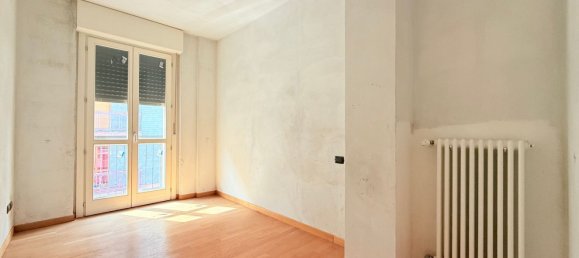 4 rooms Apartment in Tortona, Italy No. 274060 9