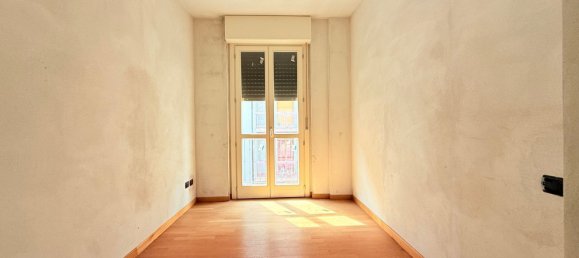4 rooms Apartment in Tortona, Italy No. 274060 8