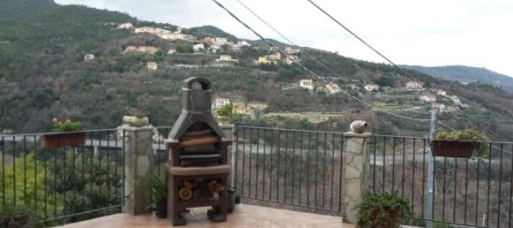 5 rooms House in Vezzi Portio, Italy No. 253603 3