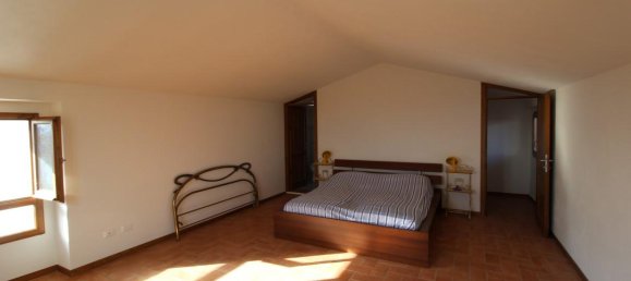 Вилла с 6 комнатами в Лоро Чуффенна, Италия № 234115 26