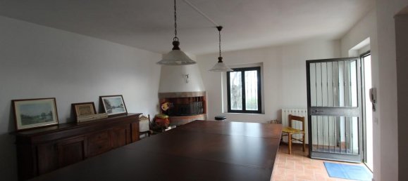 Вилла с 6 комнатами в Лоро Чуффенна, Италия № 234115 3