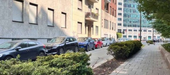 5 rooms Commercial property in Milan, Italy No. 327093 2