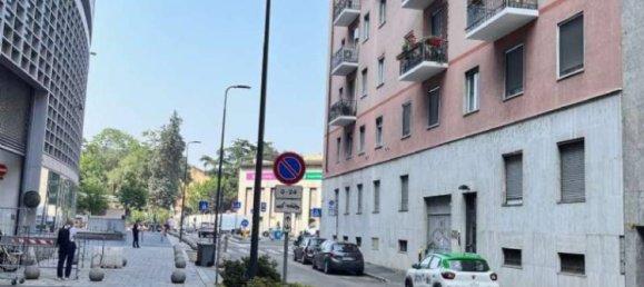 5 rooms Commercial property in Milan, Italy No. 327093 3