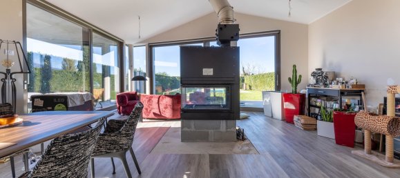 3 bedrooms Villa in Foligno, Italy No. 105551 6