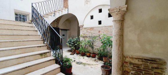 Квартира с 6 комнатами в Асколи Пичено, Италия № 8296 2