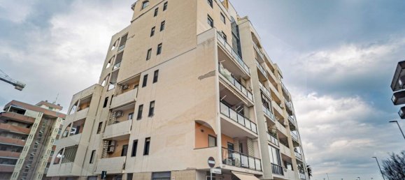 Apartamento de 3 habitaciónes en Bari, Italy No. 20293 34