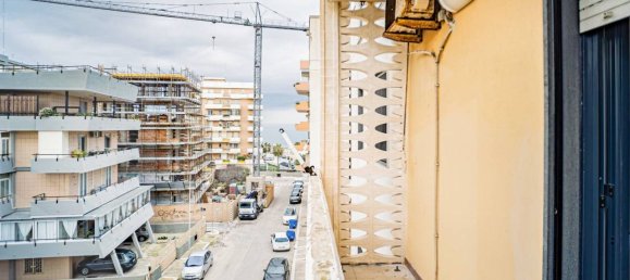 Apartamento de 3 habitaciónes en Bari, Italy No. 20293 9