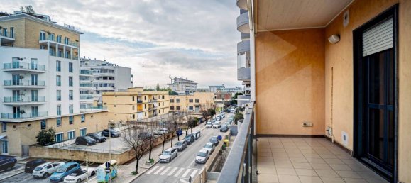 Apartamento de 3 habitaciónes en Bari, Italy No. 20293 25