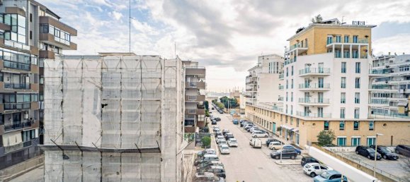 Apartamento de 3 habitaciónes en Bari, Italy No. 20293 24