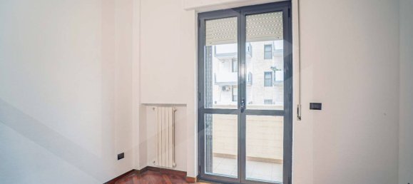 Apartamento de 3 habitaciónes en Bari, Italy No. 20293 5