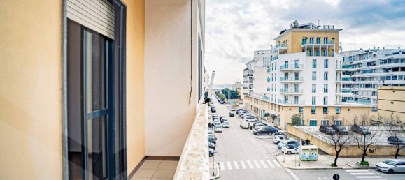 Apartamento de 3 habitaciónes en Bari, Italy No. 20293 10