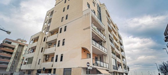 Apartamento de 3 habitaciónes en Bari, Italy No. 20293 33