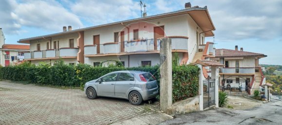 3 bedrooms Apartment in Penne, Italy No. 348507 3