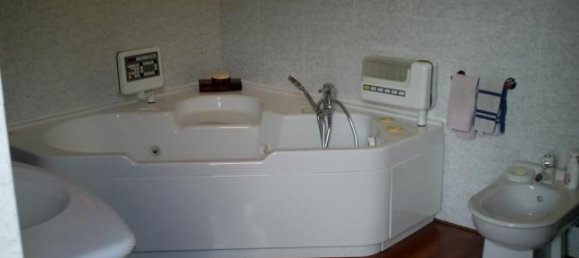 3 bedrooms House in Calenzano, Italy No. 252571 2