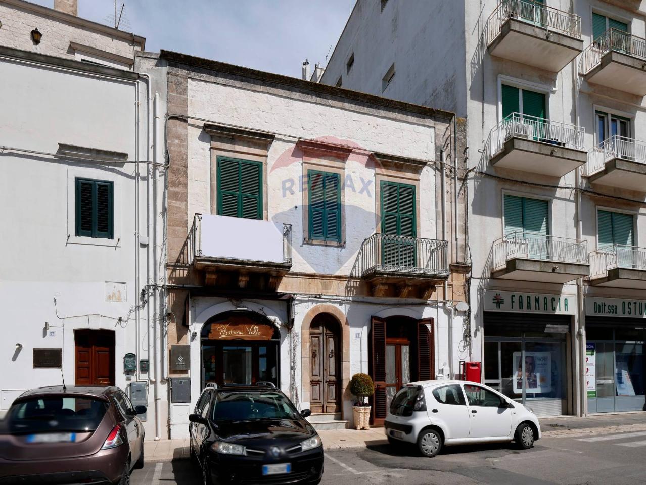 Дом с 8 комнатами в Чистернино, Италия № 23574