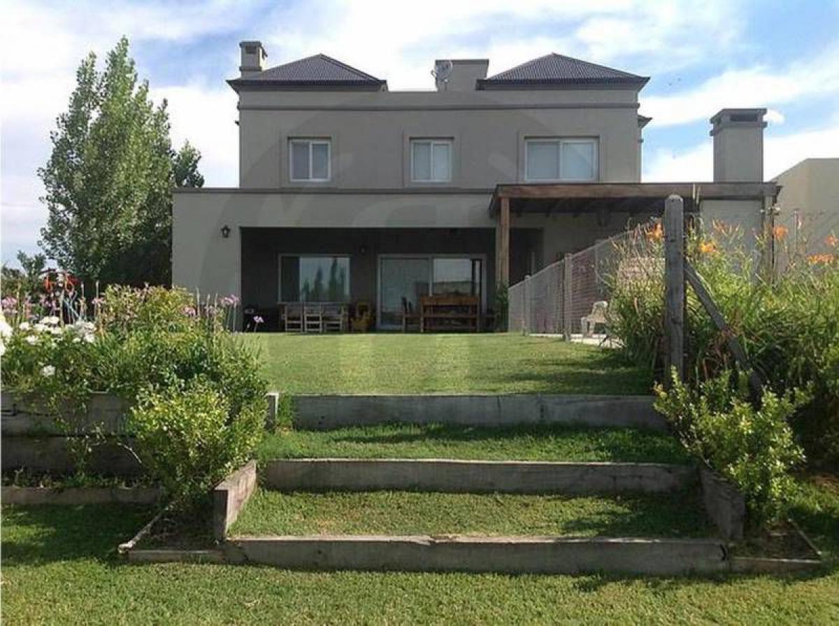 3 bedrooms House in Tigre, Argentina No. 98205