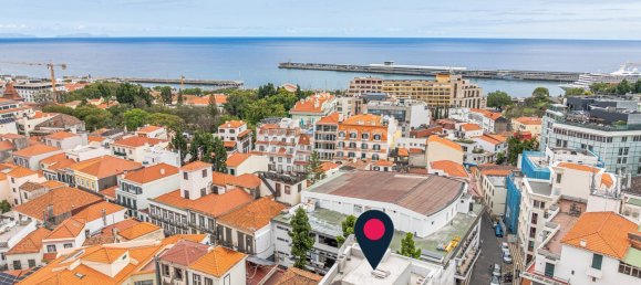 578m² Commercial property in Funchal, Portugal No. 83464 19