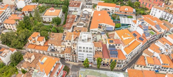 578m² Commercial property in Funchal, Portugal No. 83464 17